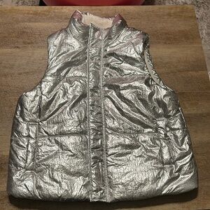 Christmas gift to hit the slopes. Zip closure silver puffer jacket